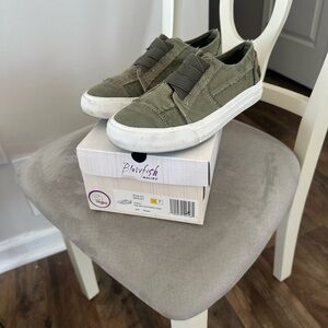 Women’s Blowfish slip on shoes Size 7